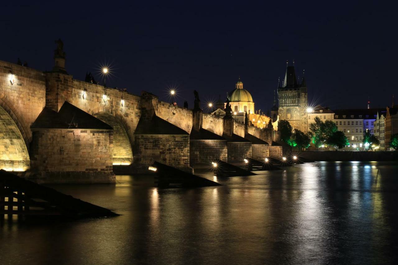 Charles Bridge Apartment Prague Exterior photo